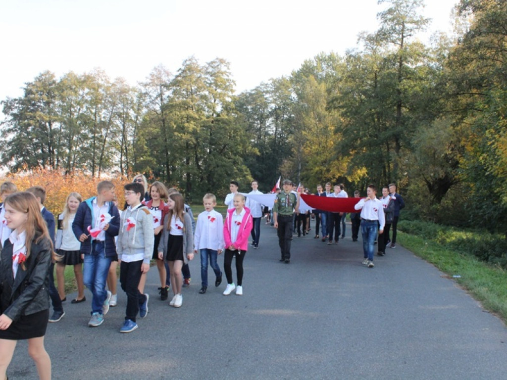 Dzień Papieski i niepodległościowy happening w Kocierzewie Płd.
