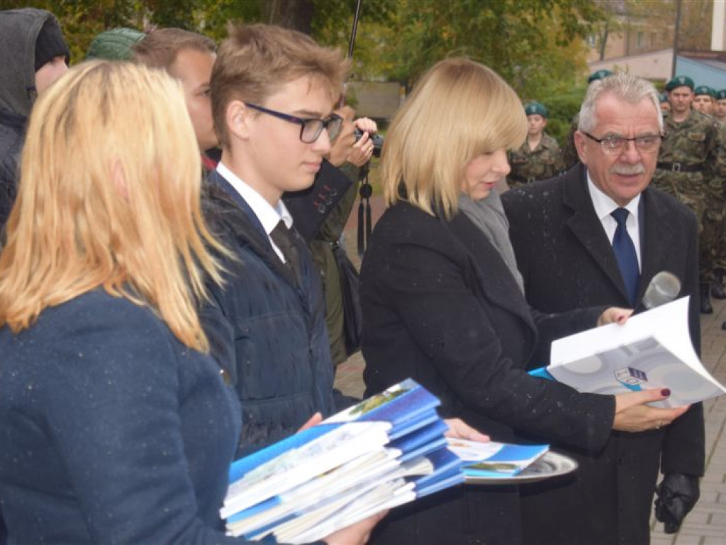 Ślubowanie klas pierwszych II LO