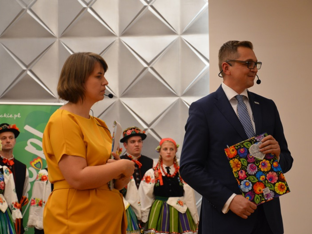 Pełna sala na promocji monografii zespołu Boczki Chełmońskie