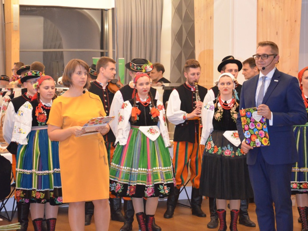Pełna sala na promocji monografii zespołu Boczki Chełmońskie