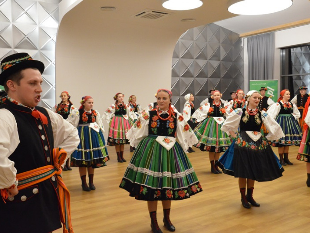 Pełna sala na promocji monografii zespołu Boczki Chełmońskie