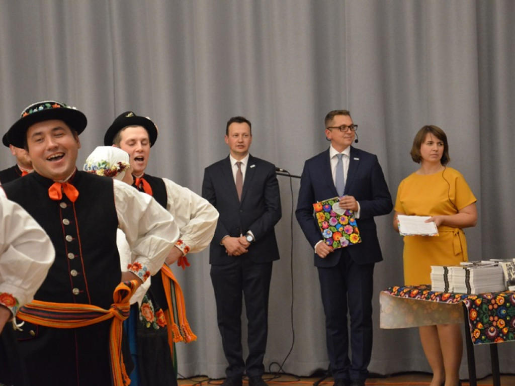 Pełna sala na promocji monografii zespołu Boczki Chełmońskie