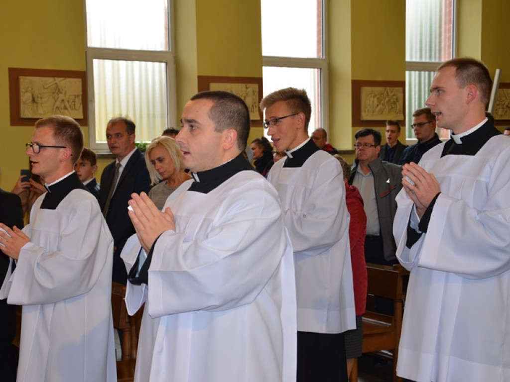 Obłóczyny 4 kleryków w łowickim seminarium