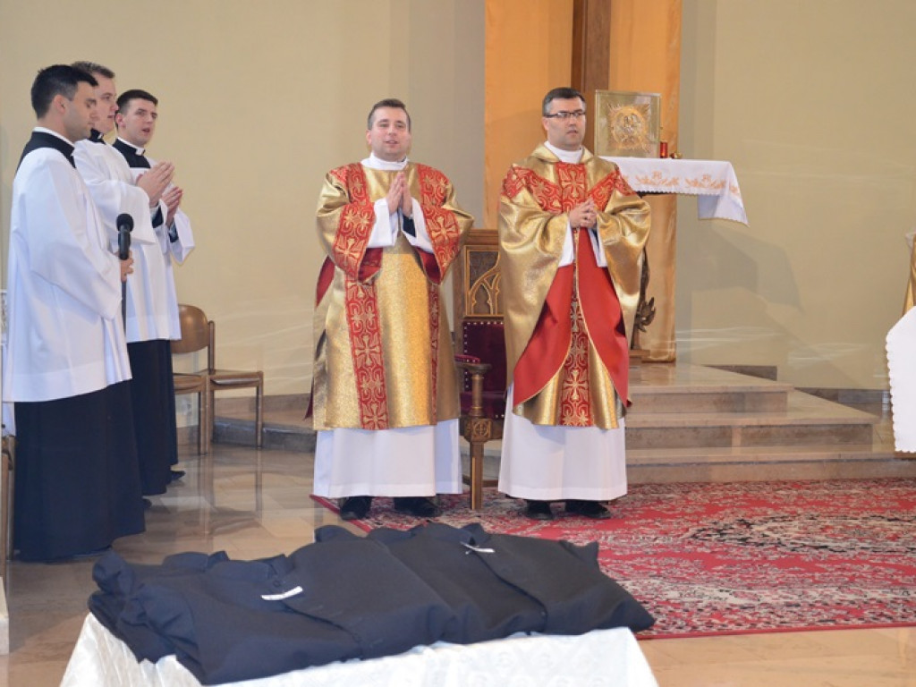 Obłóczyny 4 kleryków w łowickim seminarium