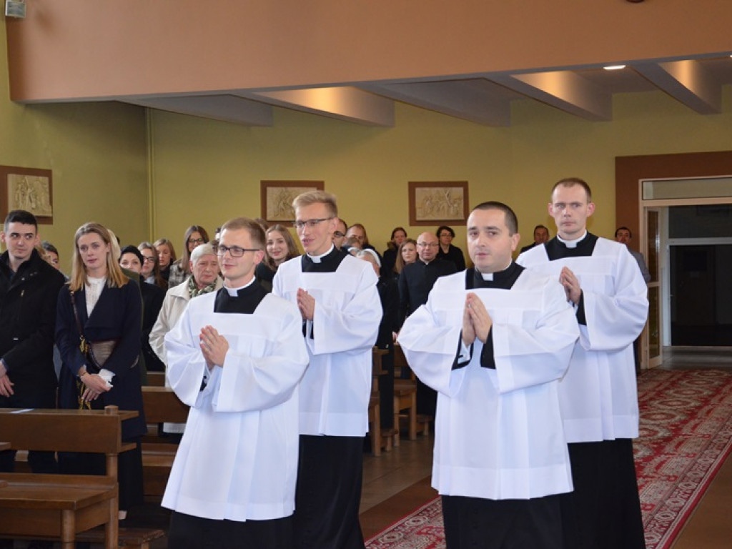 Obłóczyny 4 kleryków w łowickim seminarium