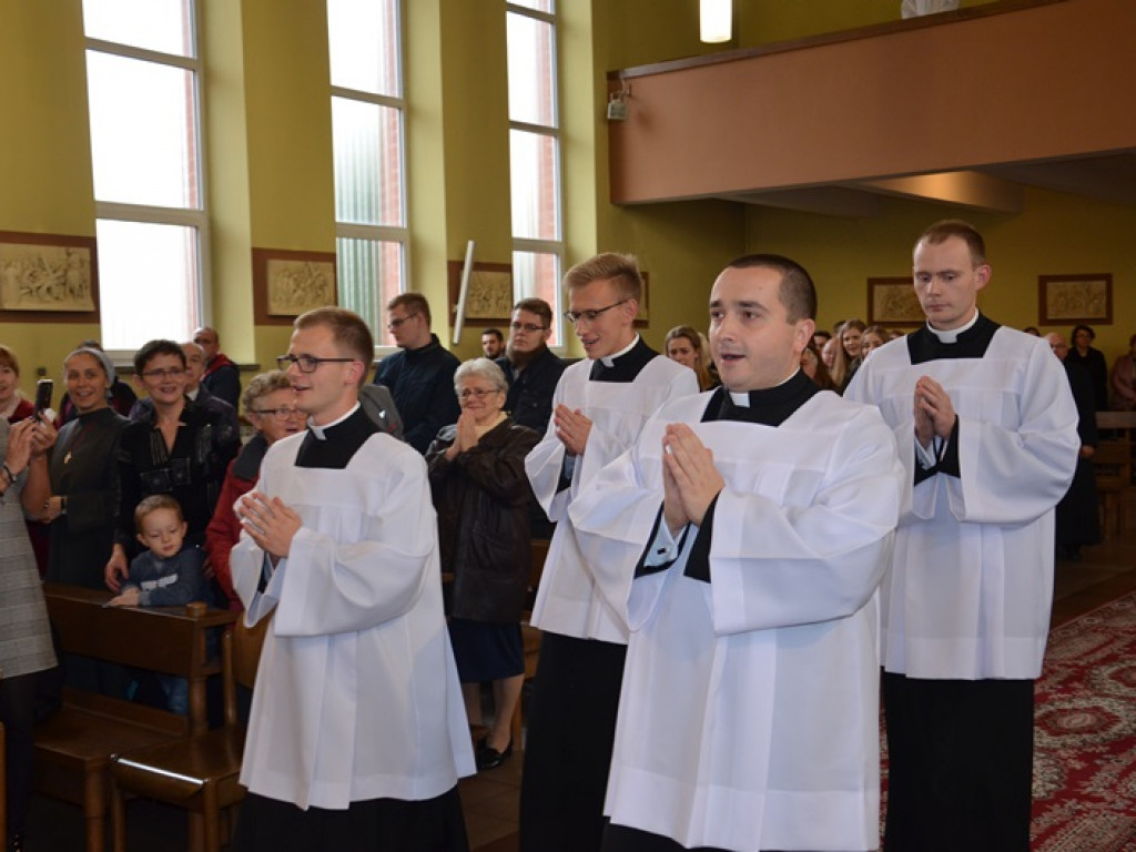 Obłóczyny 4 kleryków w łowickim seminarium
