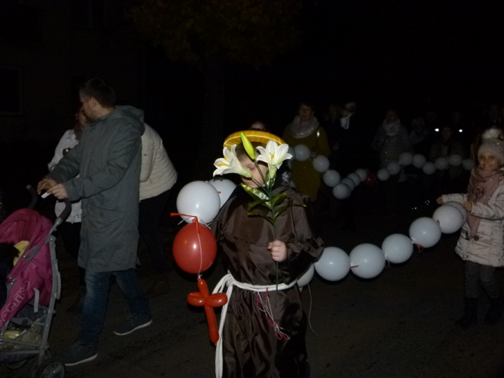 Korowód Świętych przeszedł ulicami Głowna