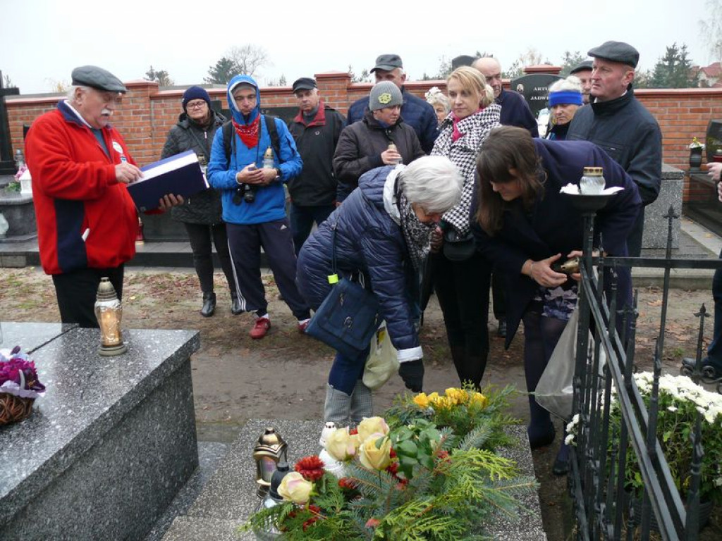 Spacer śladem grobów tych, co walczyli o niepodległość