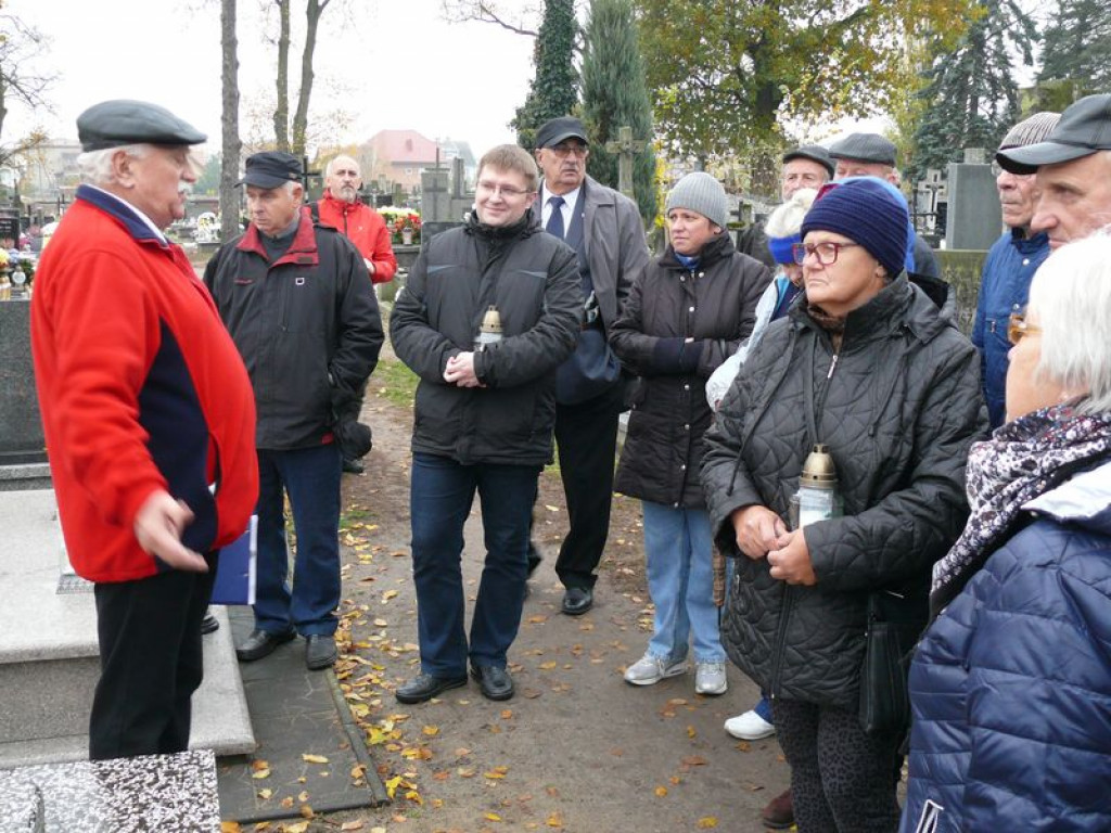 Spacer śladem grobów tych, co walczyli o niepodległość