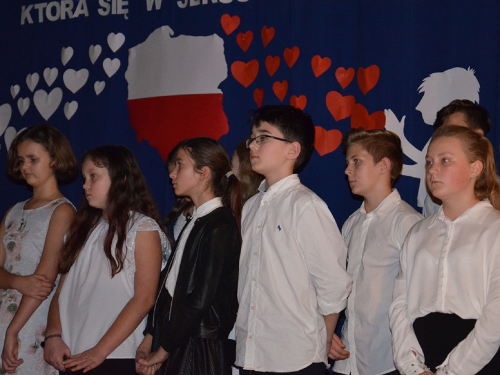 Nastrojowy wieczór patriotyczny w Kocierzewie