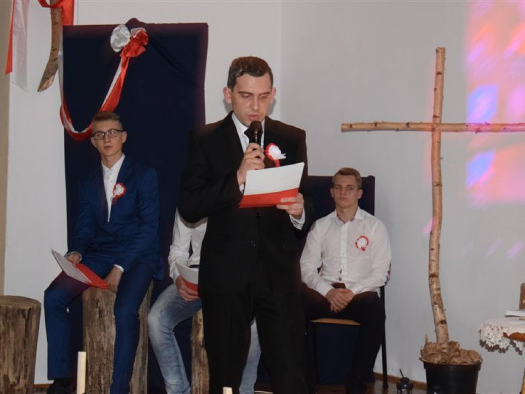Patriotyczny wieczór w łowickiej bursie