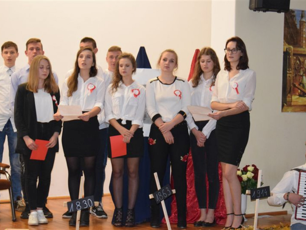 Patriotyczny wieczór w łowickiej bursie