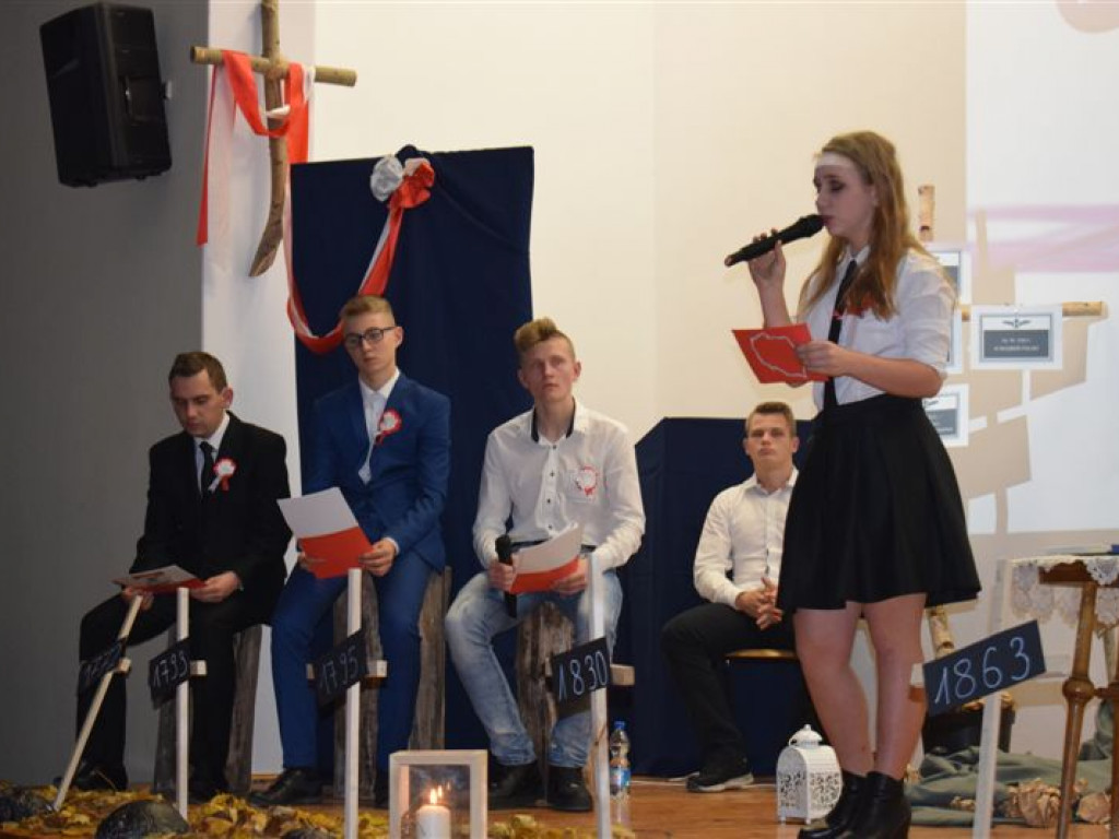 Patriotyczny wieczór w łowickiej bursie