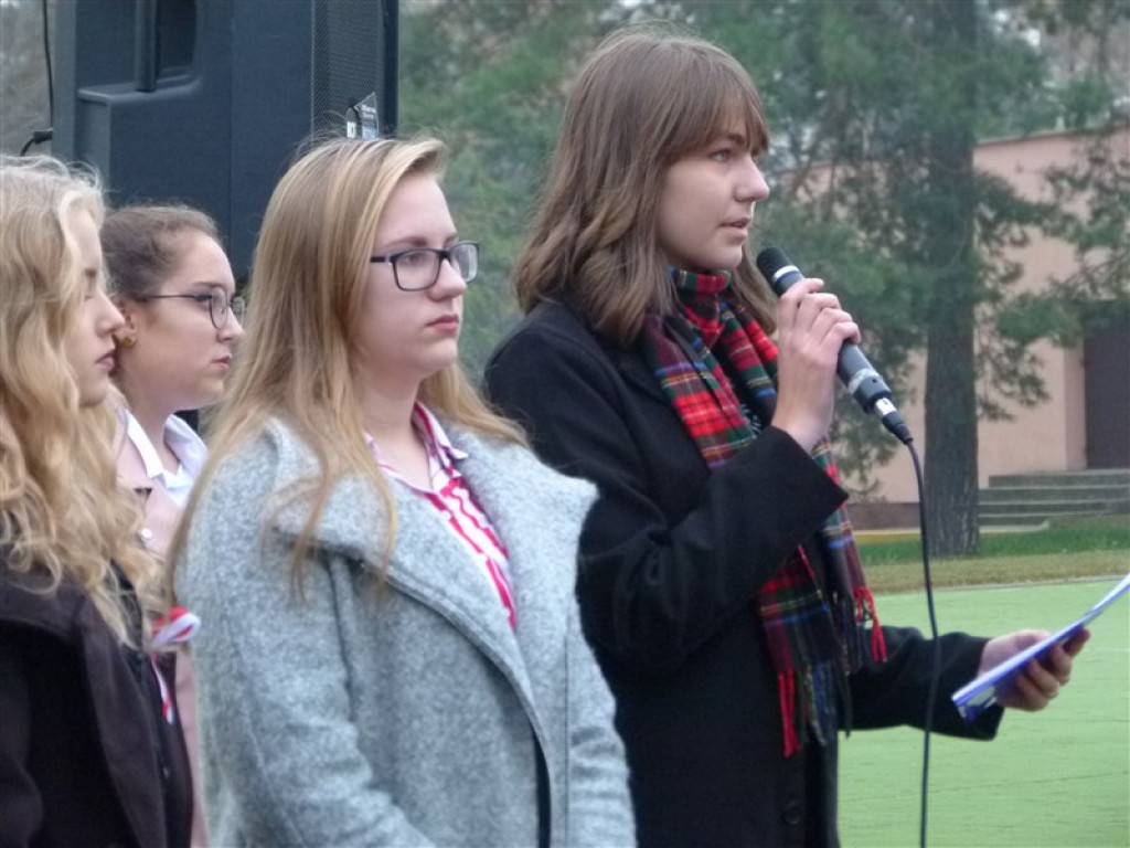 Drzewko wolności posadzone przy ZSLG w Głownie