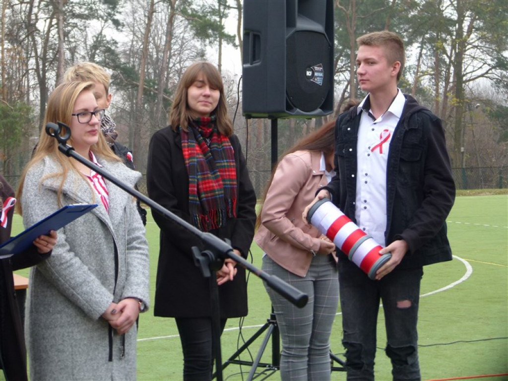 Drzewko wolności posadzone przy ZSLG w Głownie