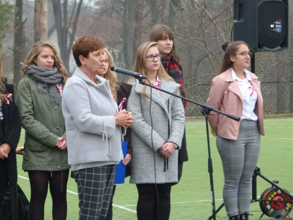Drzewko wolności posadzone przy ZSLG w Głownie