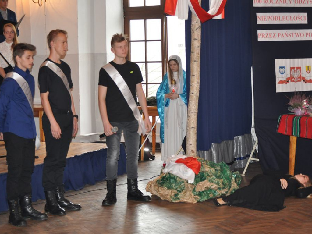 Rekord dla Niepodległej: Patriotycznie przy Podrzecznej [foto+film]
