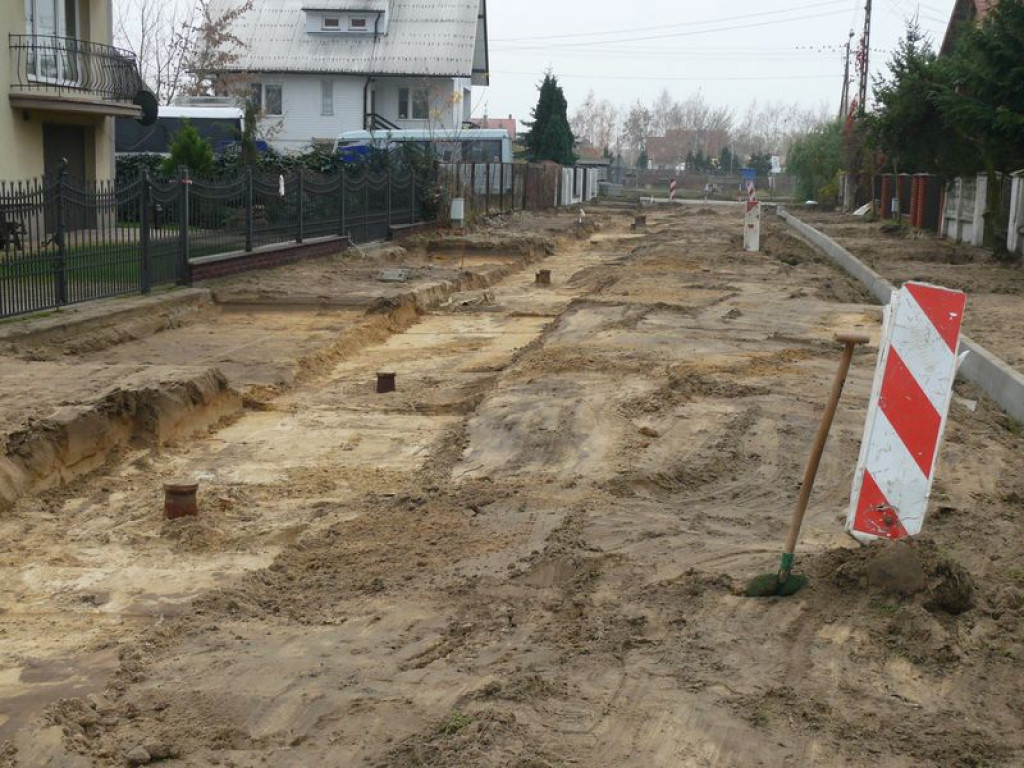 Trwa budowa nawierzchni na ul. Paderewskiego i Moniuszki