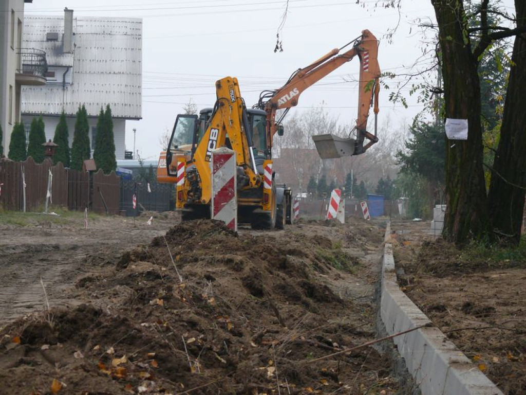 Trwa budowa nawierzchni na ul. Paderewskiego i Moniuszki