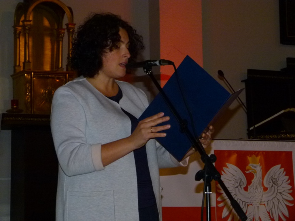 Nastrojowy wieczór poezji i pieśni patriotycznej w Głownie