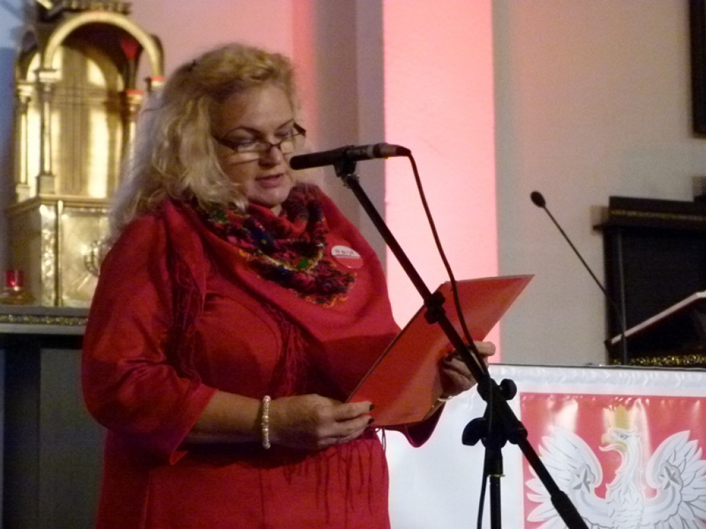 Nastrojowy wieczór poezji i pieśni patriotycznej w Głownie