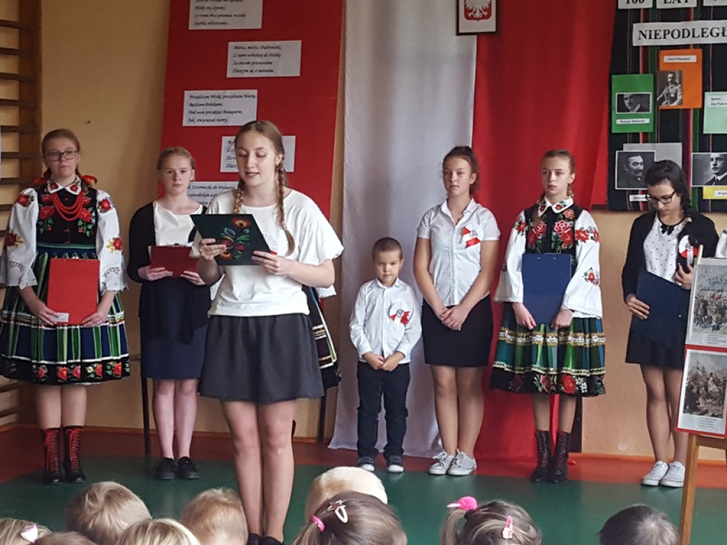 Pieśni patriotyczne zaśpiewane gwarą łowicką w Gągolinie Płd.