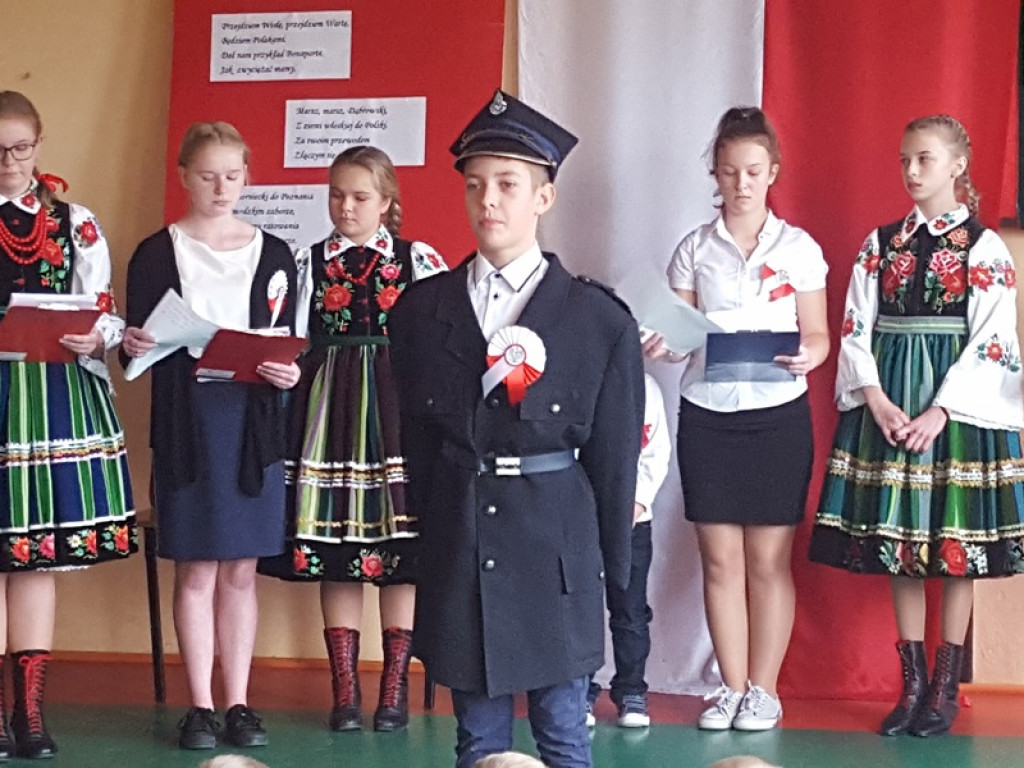 Pieśni patriotyczne zaśpiewane gwarą łowicką w Gągolinie Płd.