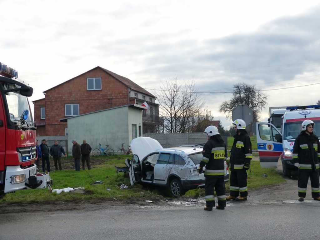 Wypadek 2 samochodów w okolicach Zakulina. Są osoby poszkodowane