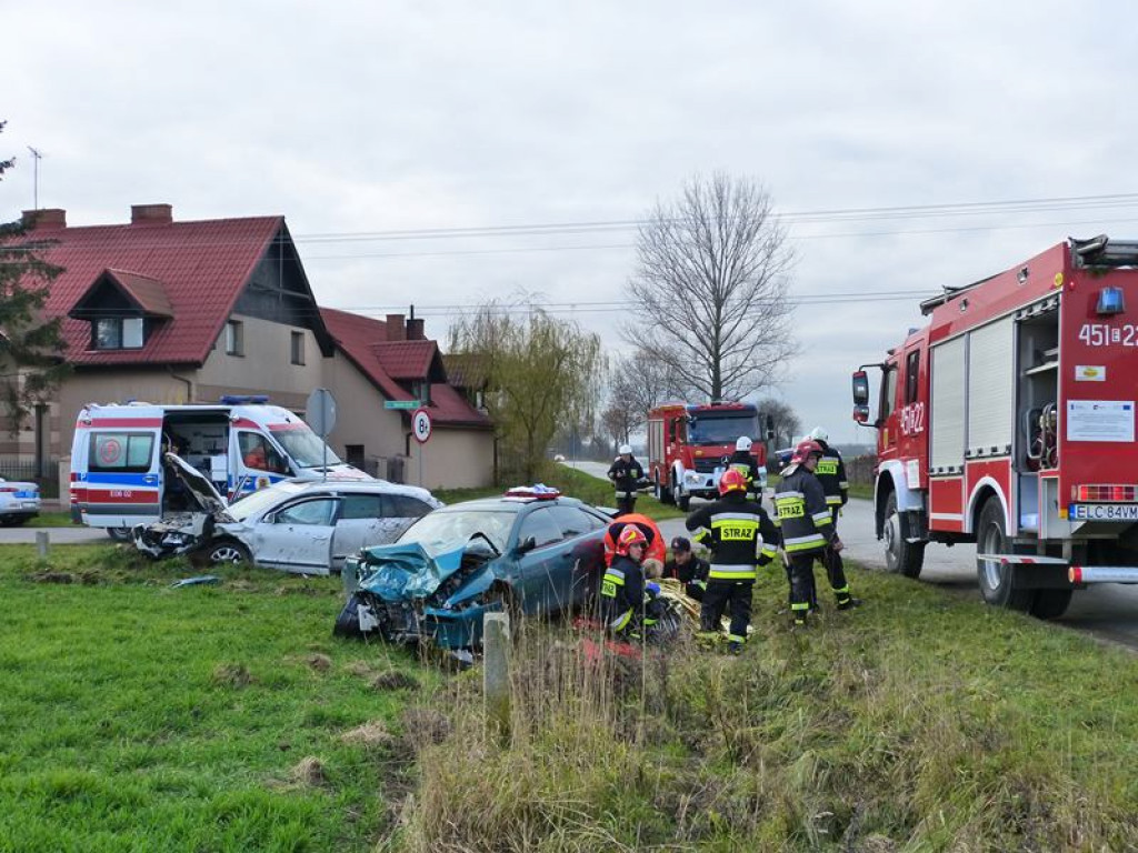 Wypadek 2 samochodów w okolicach Zakulina. Są osoby poszkodowane