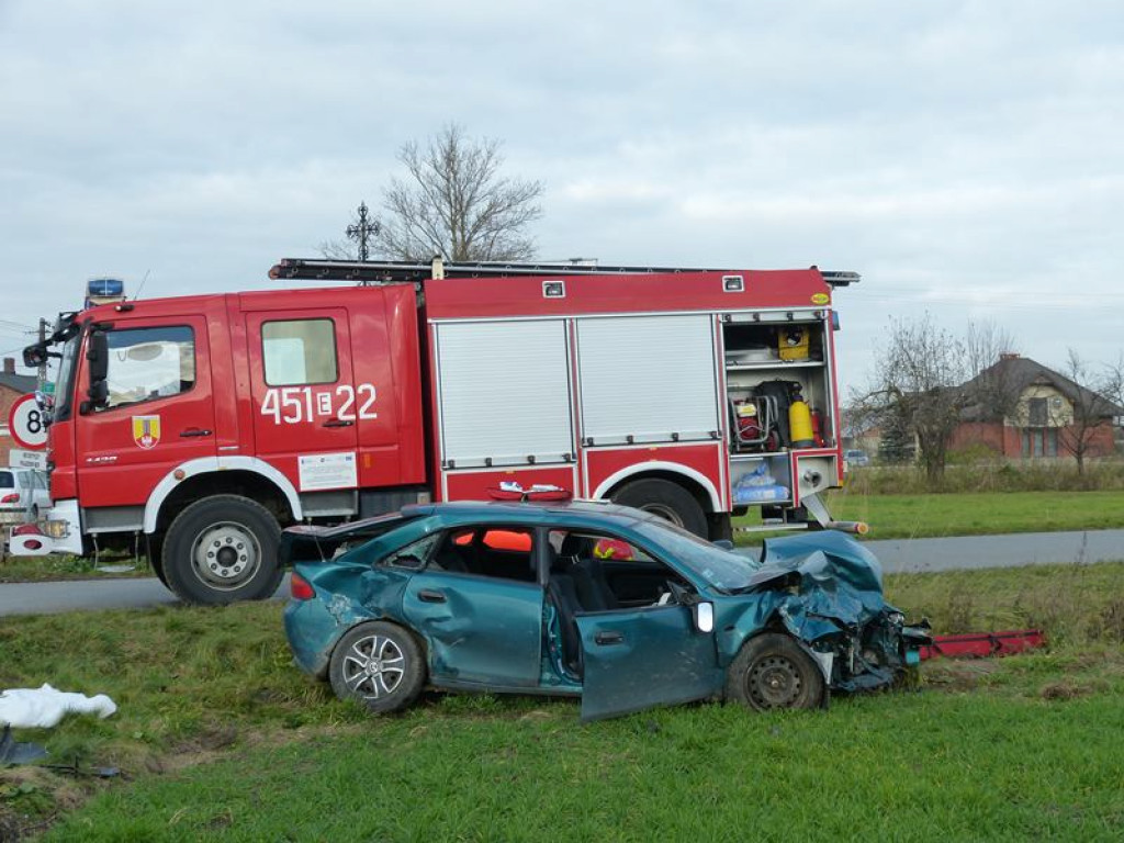 Wypadek 2 samochodów w okolicach Zakulina. Są osoby poszkodowane