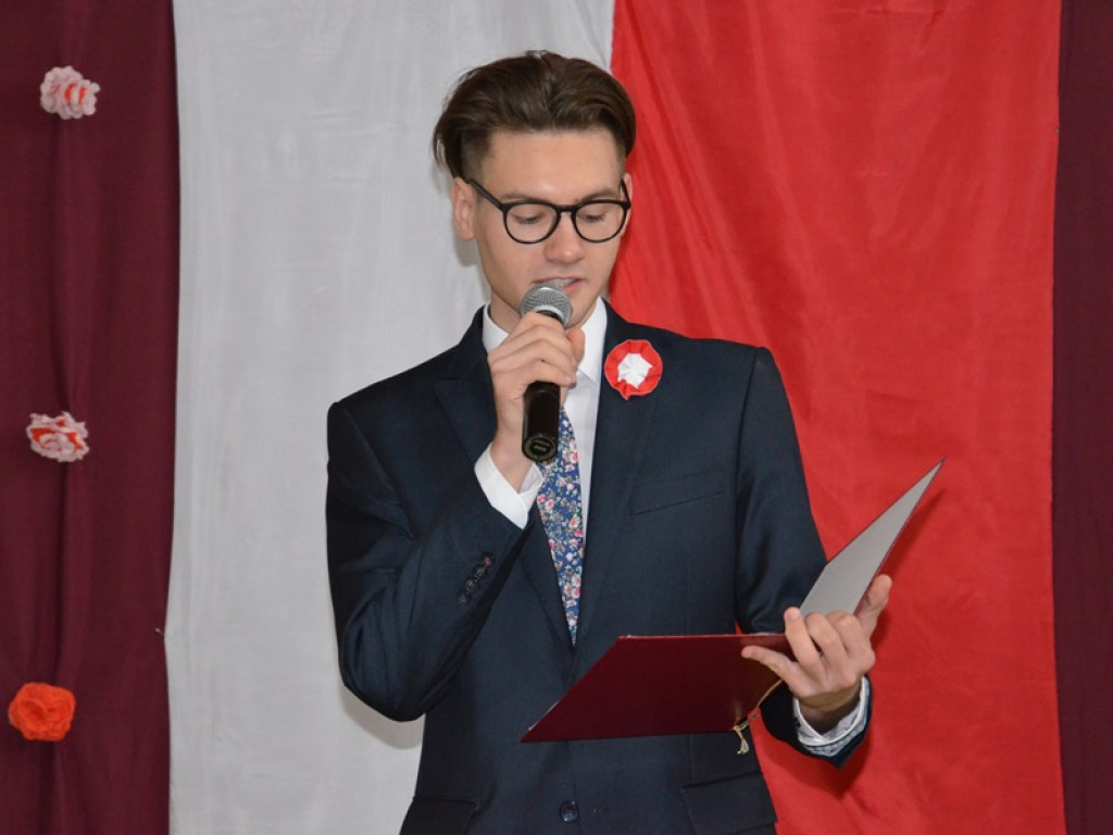 Ślubowanie klas pierwszych i wręczenie tytułu Przyjaciela Szkoły w I LO