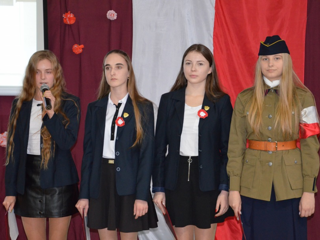 Ślubowanie klas pierwszych i wręczenie tytułu Przyjaciela Szkoły w I LO
