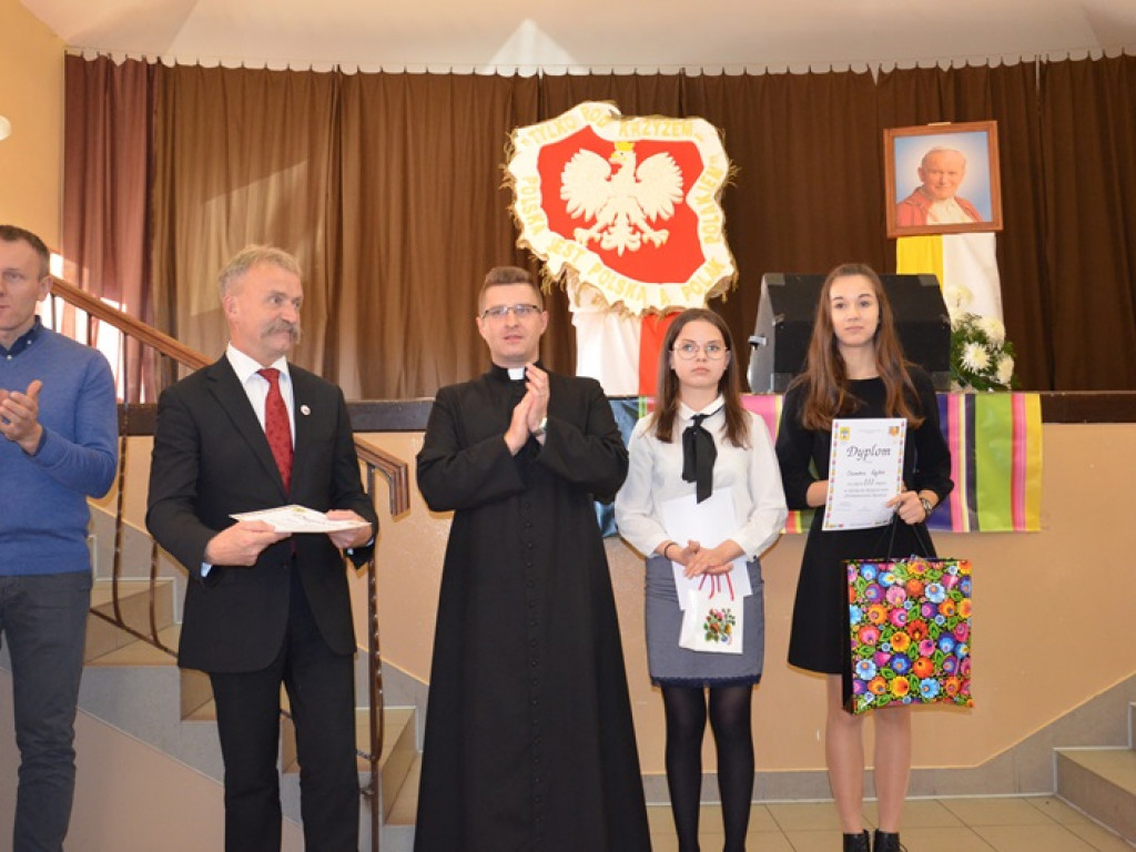 Młodzież recytowała na Korabce