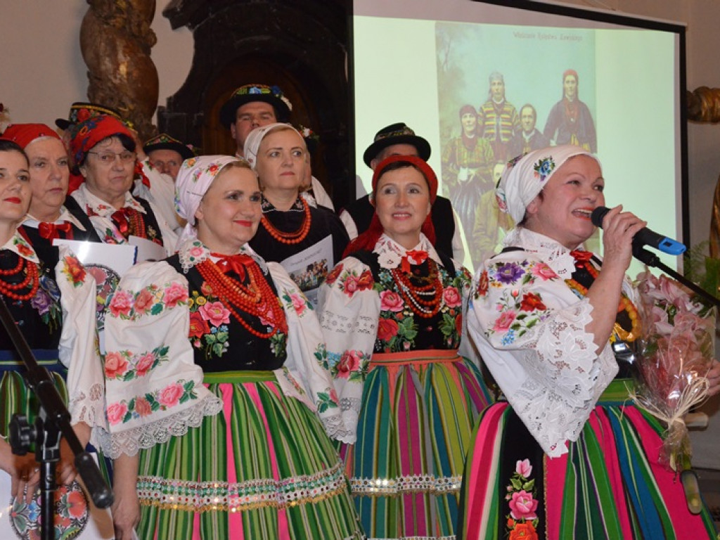 Ksinzoki zaśpiewały patriotycznie, po łowicku