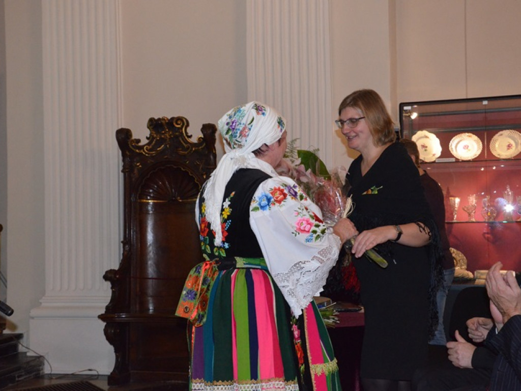 Ksinzoki zaśpiewały patriotycznie, po łowicku