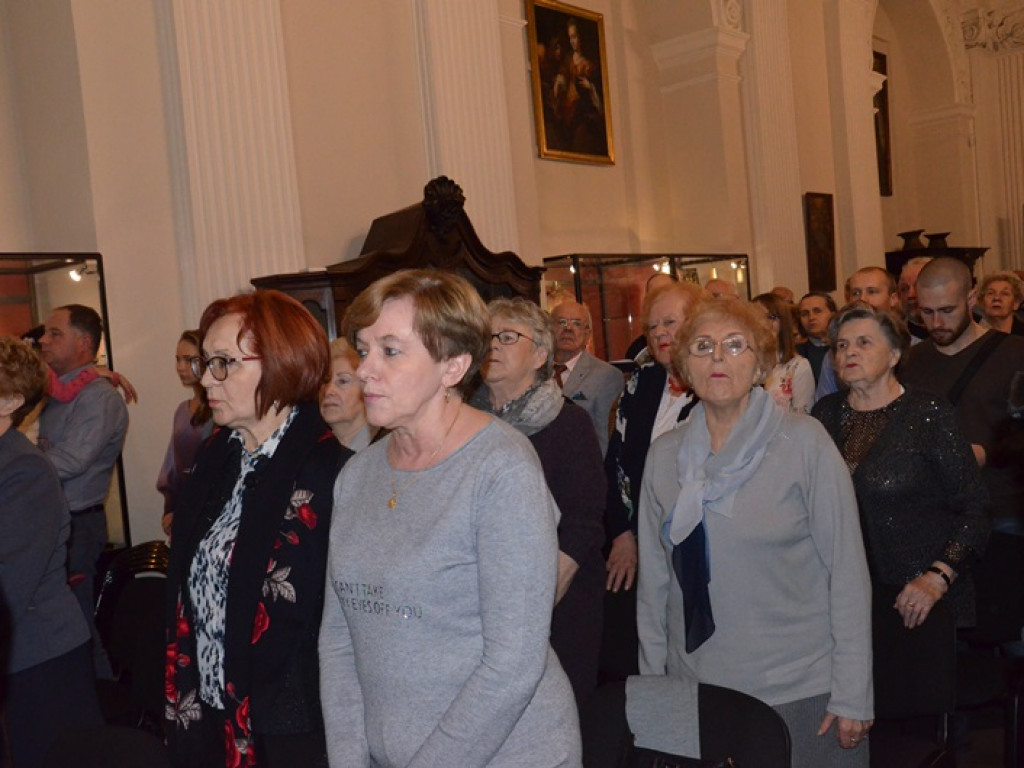 Ksinzoki zaśpiewały patriotycznie, po łowicku