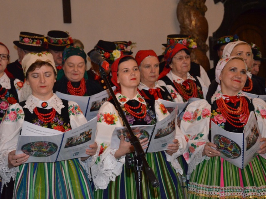 Ksinzoki zaśpiewały patriotycznie, po łowicku