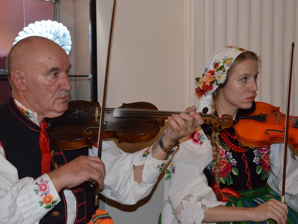 Ksinzoki zaśpiewały patriotycznie, po łowicku