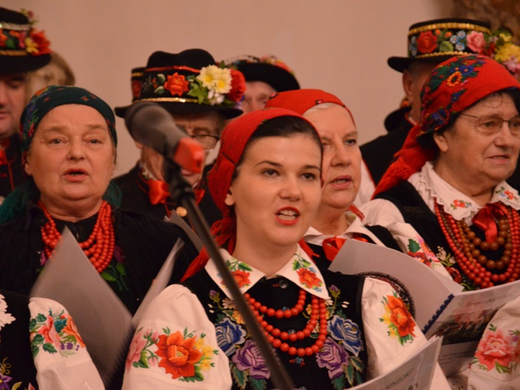 Ksinzoki zaśpiewały patriotycznie, po łowicku