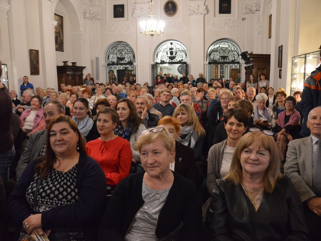 Ksinzoki zaśpiewały patriotycznie, po łowicku