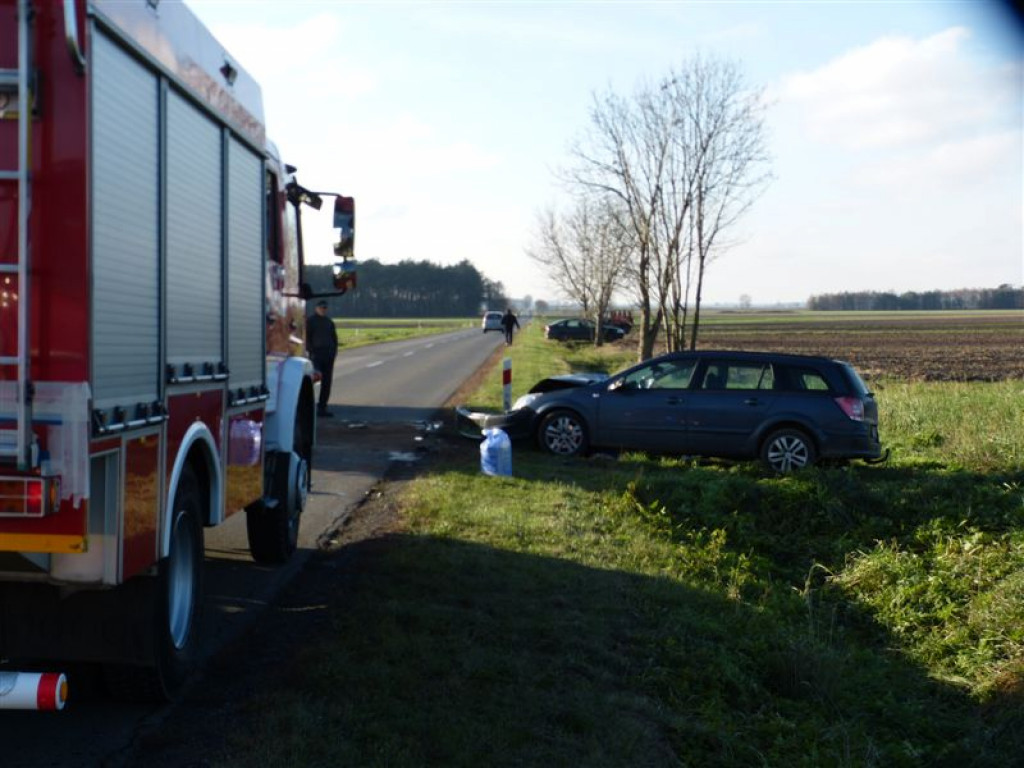 Opel zderzył się z ciągnikiem