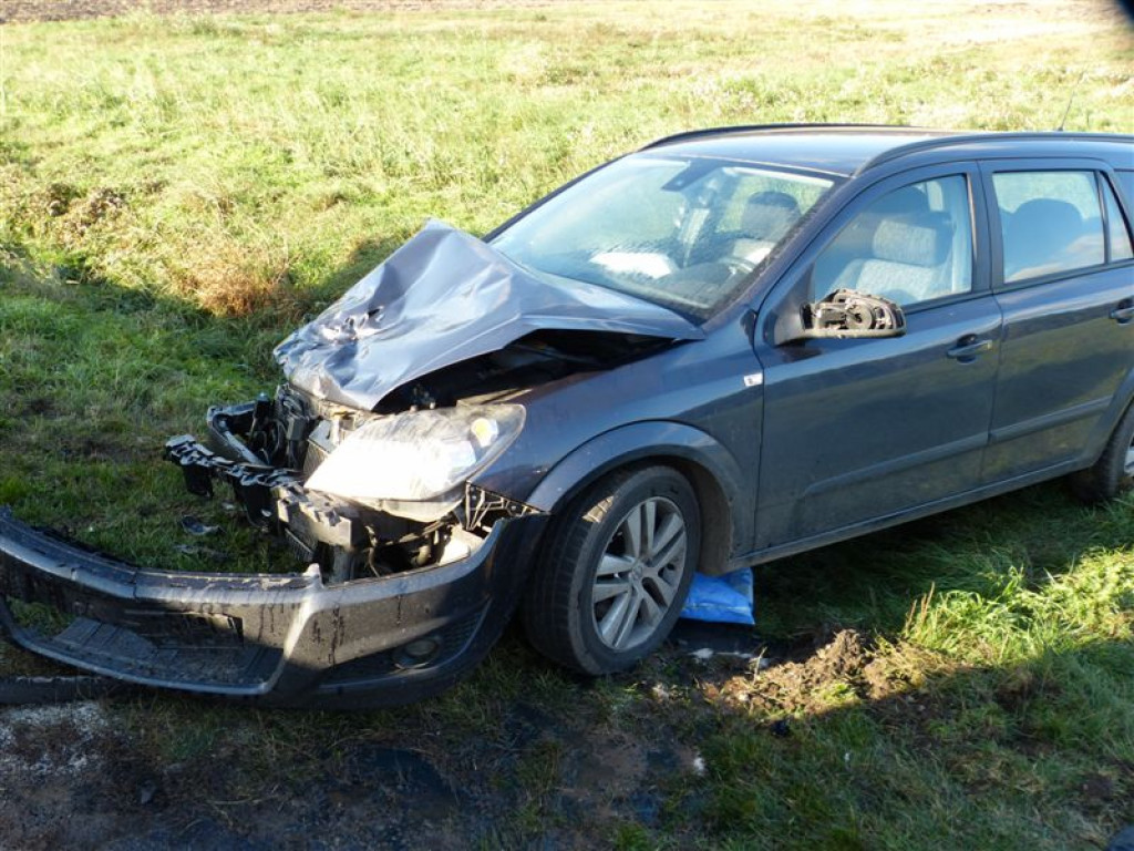 Opel zderzył się z ciągnikiem