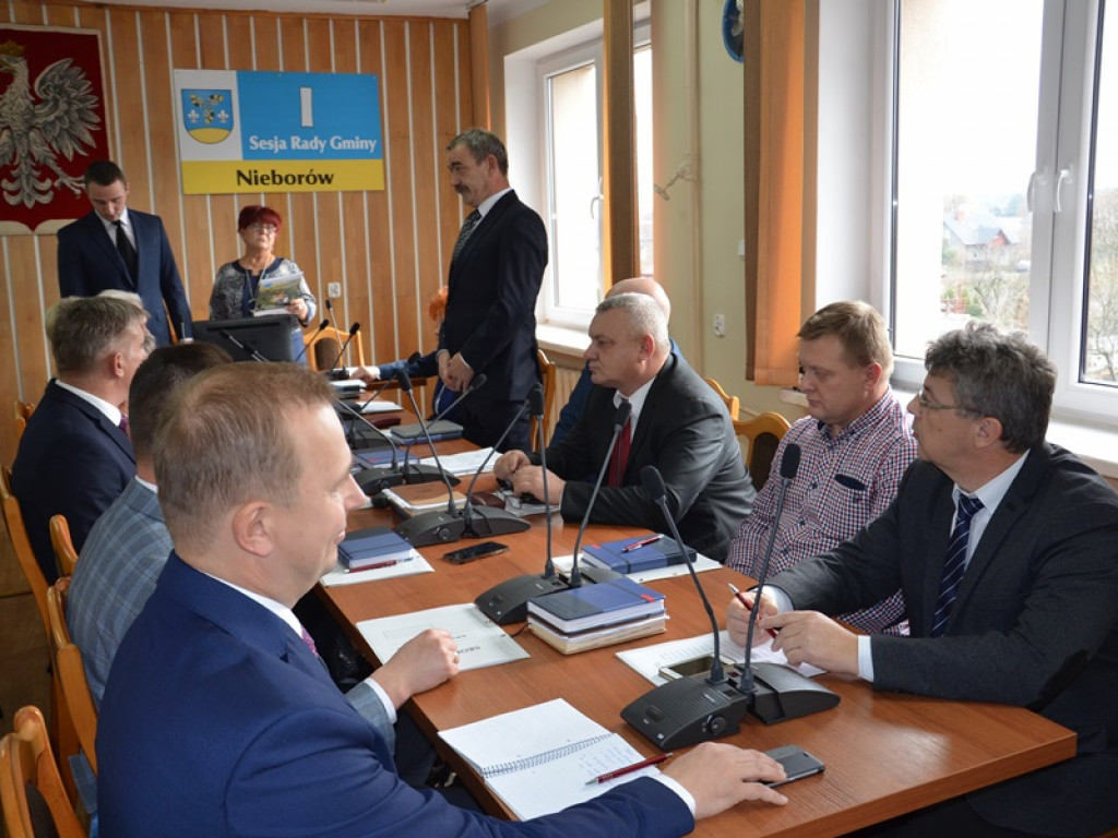Jarosław Papuga zaprzysiężony na wójta gminy Nieborów