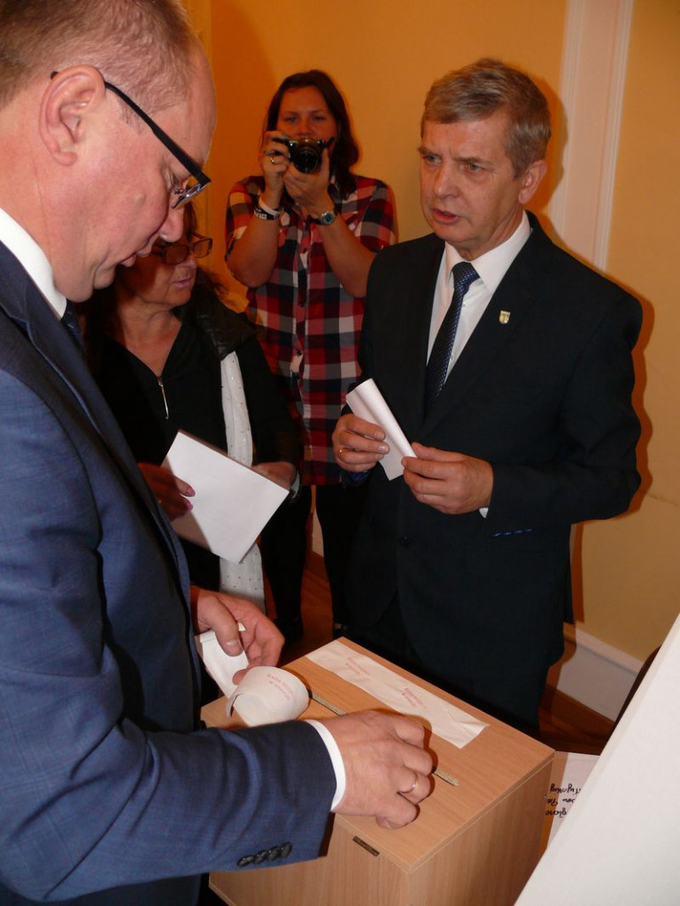 Dwaj dotychczasowi burmistrzowie nie 