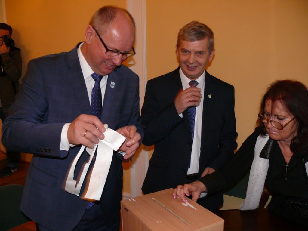 Dwaj dotychczasowi burmistrzowie nie 