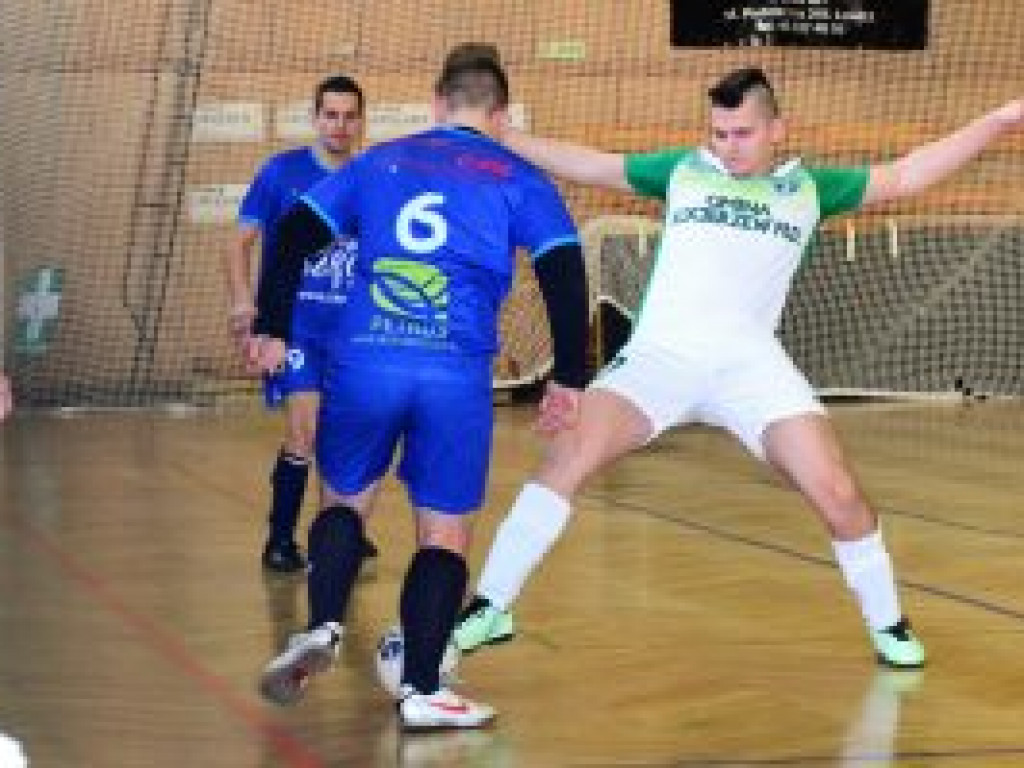 Dwa zespoły nadal z kompletem punktów