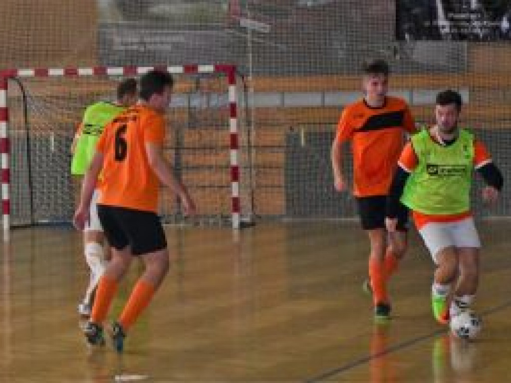 Dwa zespoły nadal z kompletem punktów