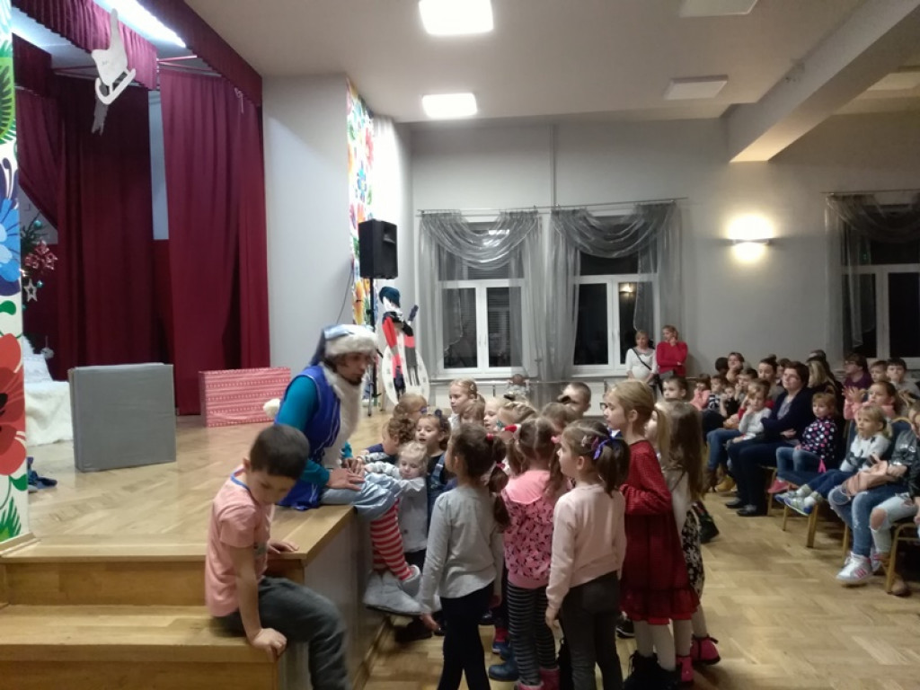 Domaniewice: Elfy królują na scenie GOK-u