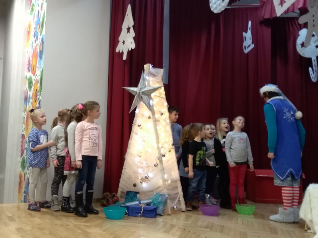 Domaniewice: Elfy królują na scenie GOK-u
