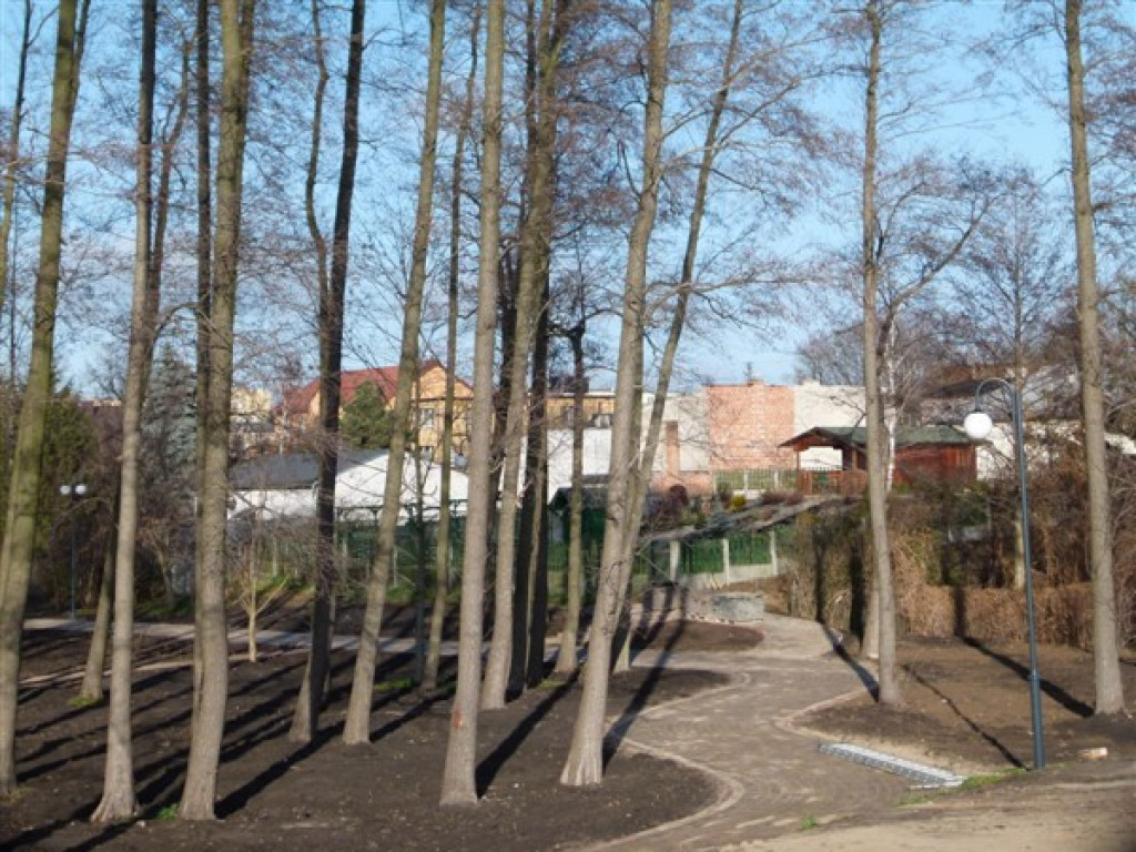 Parkowe ścieżki w Strykowie na finiszu